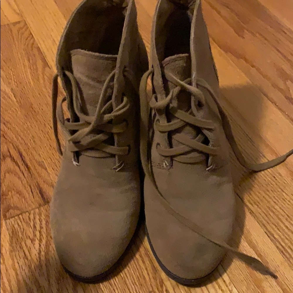 Shoes - Picture 2 of 4